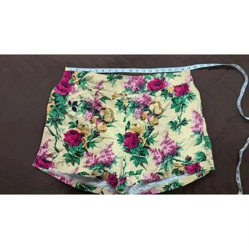 Women's Pinup Style shorts by Laura Byrnes size 4x yellow wi/ floral print